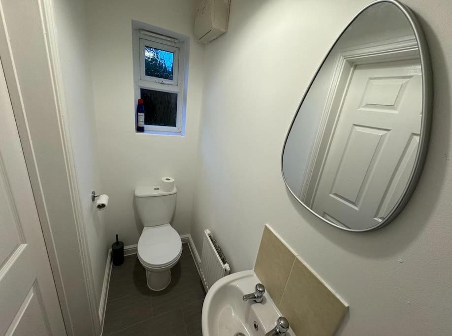 Modern Townhouse - 3 Bed 2.5 Bath 2 Private Gated Parking Villa Wellingborough Eksteriør billede