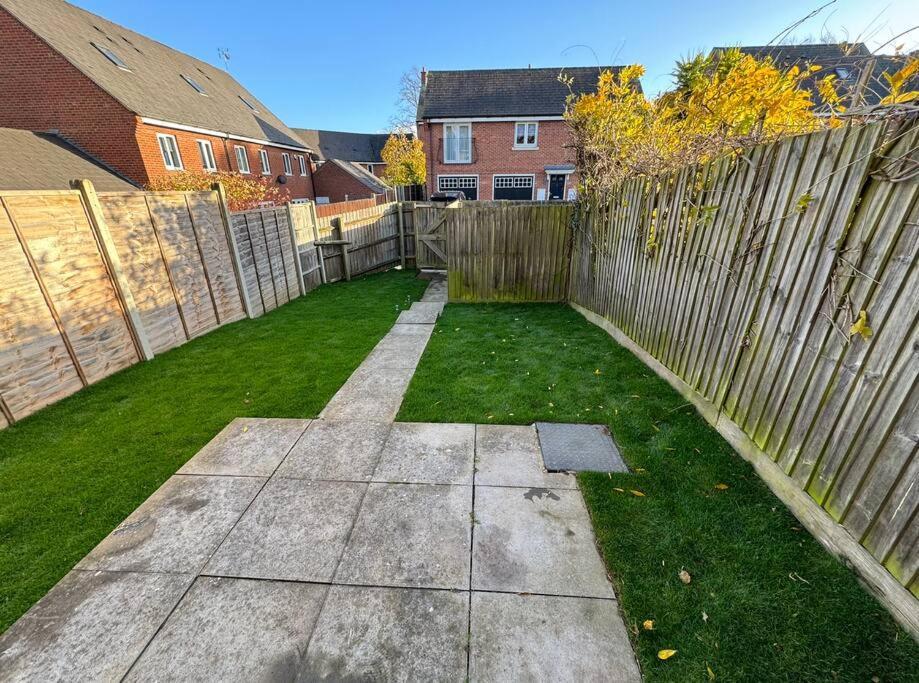 Modern Townhouse - 3 Bed 2.5 Bath 2 Private Gated Parking Villa Wellingborough Eksteriør billede