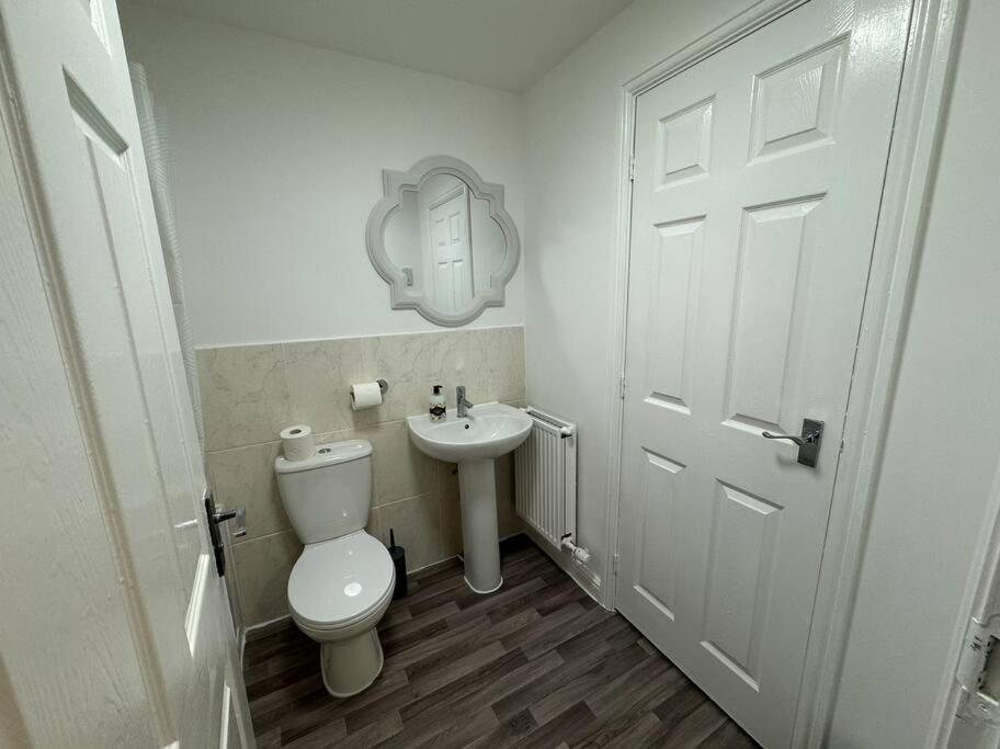 Modern Townhouse - 3 Bed 2.5 Bath 2 Private Gated Parking Villa Wellingborough Eksteriør billede