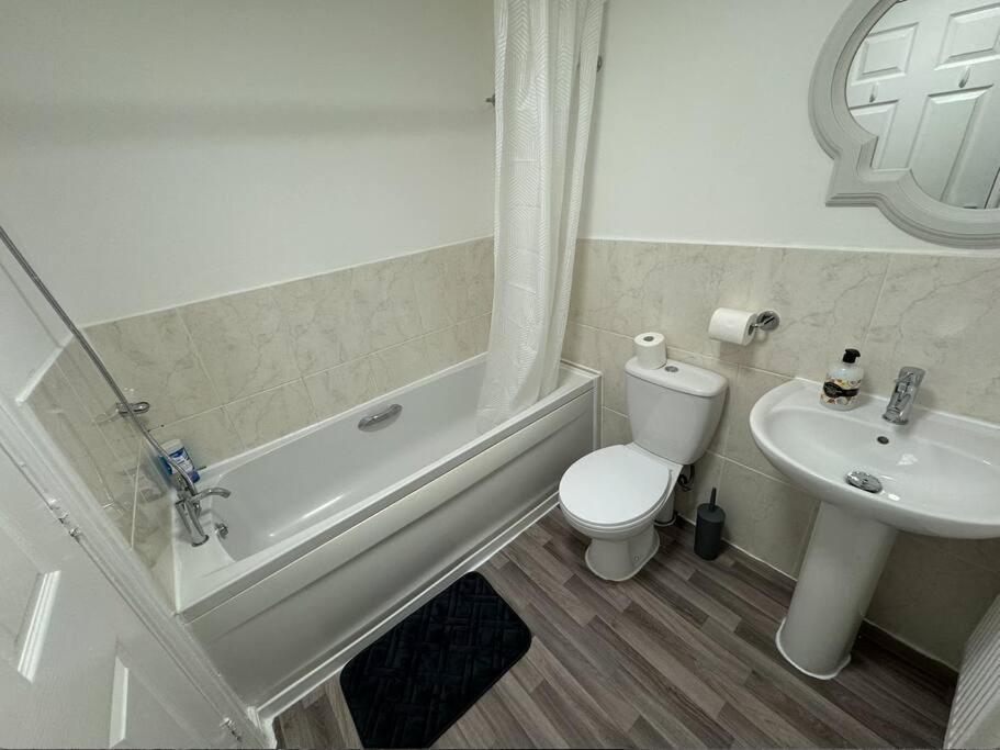 Modern Townhouse - 3 Bed 2.5 Bath 2 Private Gated Parking Villa Wellingborough Eksteriør billede