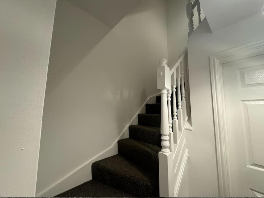 Modern Townhouse - 3 Bed 2.5 Bath 2 Private Gated Parking Villa Wellingborough Eksteriør billede