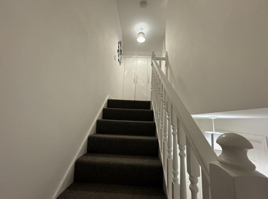 Modern Townhouse - 3 Bed 2.5 Bath 2 Private Gated Parking Villa Wellingborough Eksteriør billede